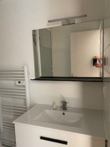 Photo de galerie - Pose d'un meuble salle de bain + miroir 