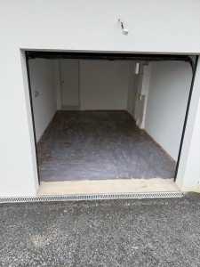 Photo de galerie - Préparation du support, ragréage et pose du carrelage (Avant)