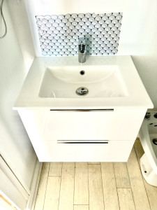 Photo de galerie - Remplacement lavabo colonne par meuble vasque . 