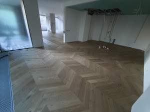 Photo de galerie - Parquet Point de Hongrie! LISTONE Giordano - show room Paris 15 Couleur Parquet (The Best)