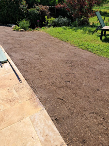 Photo de galerie - Création d'un semis de gazon avec apport de terre végétale 