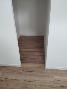 Photo de galerie - Pose parquet et plinthes 