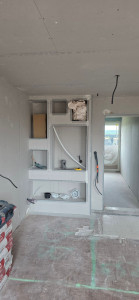 Photo de galerie - Coin déco et bibliothèque 