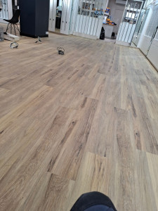 Photo de galerie - J’ai un titre professionnel en menuiserie installateur donc disponible pour les travaux aussi 