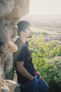 Photo de galerie - Photo prise en journée d'un shooting en extérieur style naturel et lumière du jour sans retouche 