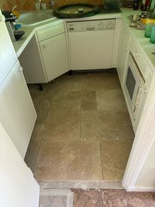 Photo de galerie - Pose de carrelage sans dépose de meubles 