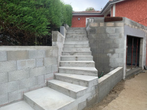 Photo de galerie - Création d’un garage avec toit terrasse + escalier 