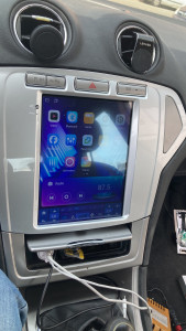 Photo de galerie - Mise en place d’un nouveau autoradio android tactile sur Ford mondeo MK4 