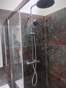 Photo de galerie - Rénovation complète d une salle de bain 