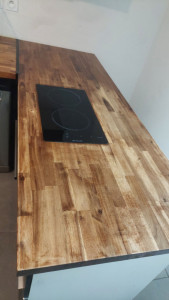 Photo de galerie - Ponçage et vernissage d'un plan de travail