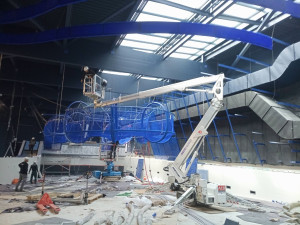 Photo de galerie - Montage de l'aquascope . nouvelles extensions du Futuroscope.