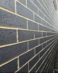 Photo de galerie - Réalisation d’un mur parpaings à joints 