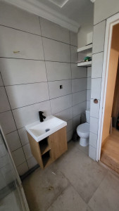 Photo de galerie - Pose carrelage installation de lavabo et WC