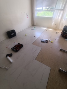 Photo de galerie - Installation parquet clipsable pvc