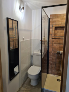 Photo de galerie - Pose de douche et WC. ainsi que le carrelage sol et mur