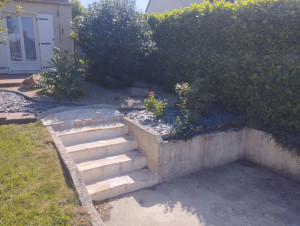Photo de galerie - Rocaille avec recouvrement d'un escalier