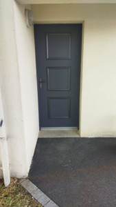 Photo de galerie - Pose portail, et peinture porte entrée 