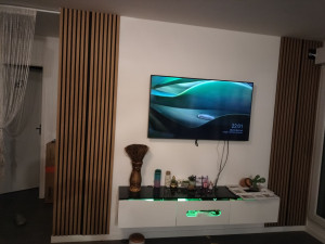 Photo de galerie - Réalisation sur mesure 
Pose complète d’un espace TV : meuble suspendu, support mural et Installation des tasseaux décoratifs
Un rendu moderne et soigné pour sublimer votre intérieur.
 Disponible pour vos projets, n’hésitez pas à me contacter !