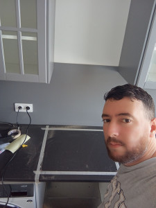 Photo de galerie - Montage cuisine et découpe pour la plaque 