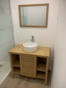 Photo de galerie - Meuble avec vasque et miroir salle de bain 