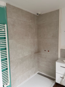 Photo de galerie - Douche en 60x120 avec tablette décorative 