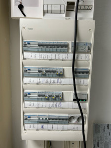 Photo de galerie - Câblage d’un tableau à 5 rangée 