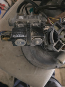 Photo de galerie - Remplacement des bobine gaz d'une chaudiere frisquet condensation suite a fuite d eau qui les as court-circuiter 