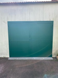 Photo de galerie - Porte de garage aluminium double bâtant 