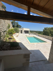 Photo de galerie - Réalisation pool house + plage autour piscine , carrelage , mur / couvre mur 