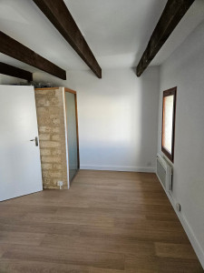 Photo de galerie - Reprise enduit et peinture murs et plafonds. 
Pose de parquet 