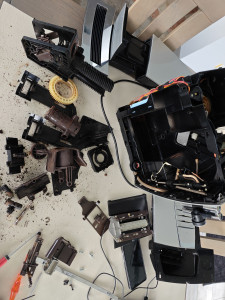 Photo de galerie - Démontage complet d'une machine à café Jura et réparation du percolateur. 