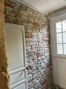 Photo de galerie - Pose porte et mur de parements 