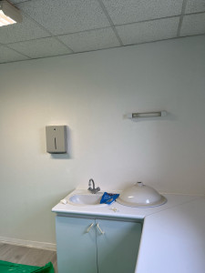 Photo de galerie - Rénovation peinture de bureaux – murs, plafonds, portes