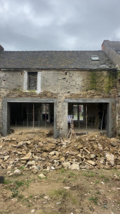 Photo de galerie - Ouvertures dans une rénovation en pierre jambages et linteaux bétons