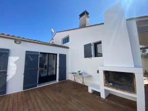 Photo de galerie - Nettoyage et mise en peinture d’une façade. 