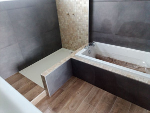 Photo de galerie - Pose de carrelage réalisation d'une salle de bain.