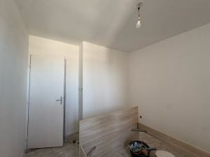 Photo de galerie - Rénovation d’une chambre, les travaux qui on était effectuer sont : reprise de bande calicot / pose de sous couche d’accroche / ratissage / mise en peinture 