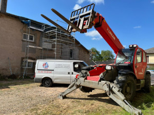 Photo de galerie - Rénovation complète de toiture en cours 
 charpente tuile zinguerie 