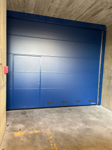 Photo de galerie - Porte de garage sectionnelle motorisé et création de structure 