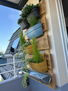 Photo de galerie - Support de jardinière et une gouttière en récupération d’eau 