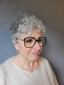 Photo de galerie - Coupe courte bouclée