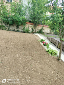 Photo de galerie - Photo après, retournement Tri et nivellement décor avec bordures et plantation 