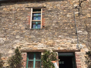 Photo de galerie - Pose linteaux bois et pose pierre a la chaux