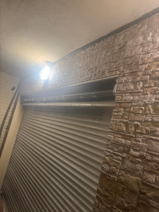 Photo de galerie - Réparation et pose fenêtres  et volets  roulant 