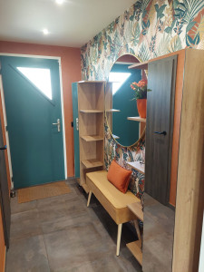 Photo de galerie - Rénovation dans maison de entrée, parquet, plafond suspendu, peinture, papier peint 