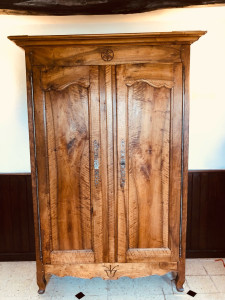 Photo de galerie - Remontage (sans repères) d’une armoire normande authentique