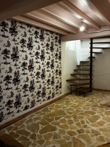 Photo de galerie - Papier peint + peinture plafond 