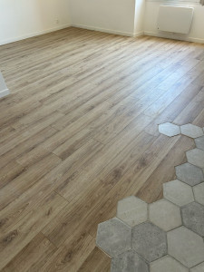 Photo de galerie - Rénovation d appartement totale à cavaillon avec pose de parquet et carrelage pour la cuisine 