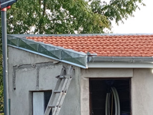 Photo de galerie - 
rénovation toiture avec zinguerie 
