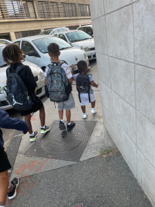 Photo de galerie - Accompagnement des enfants à l’école et garde après l’école.